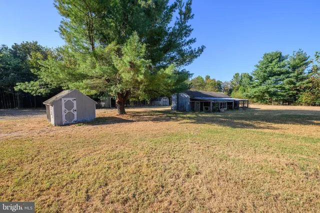 a view of a house with backyard space