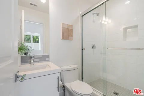 $1,199,000 | 3306 Aria Lane, Los Angeles, CA 90034