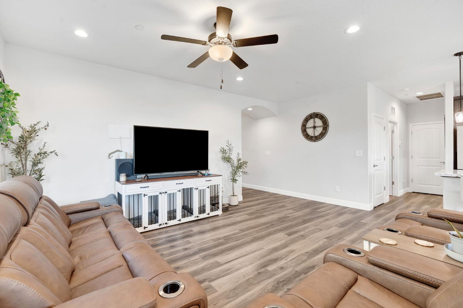 1109 Wasatch Drive Madera, CA 93638 - Photo 8 of 31