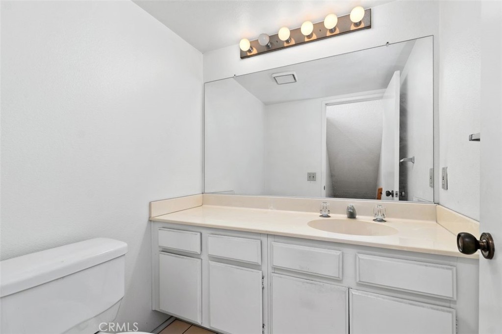 2800 Plaza Del Amo, Unit 375 Torrance, CA 90503 - Photo 22 of 24 a bathroom with a sink and a toilet