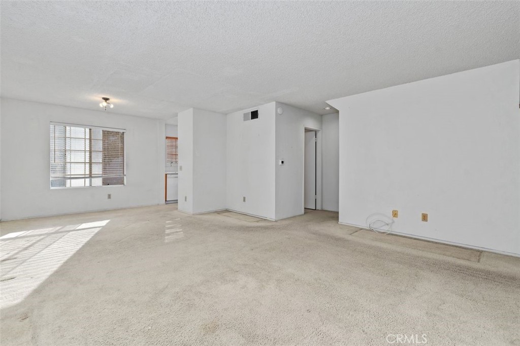 2800 Plaza Del Amo, Unit 375 Torrance, CA 90503 - Photo 6 of 24 an empty room with windows and closet