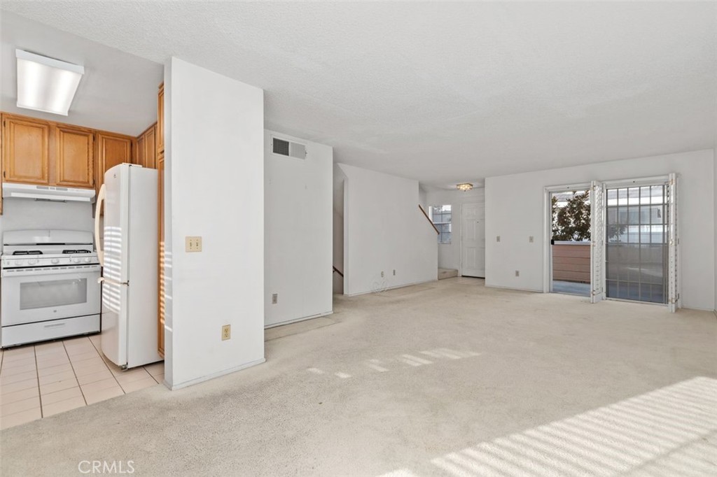 2800 Plaza Del Amo, Unit 375 Torrance, CA 90503 - Photo 9 of 24 a view of an empty room with a kitchen