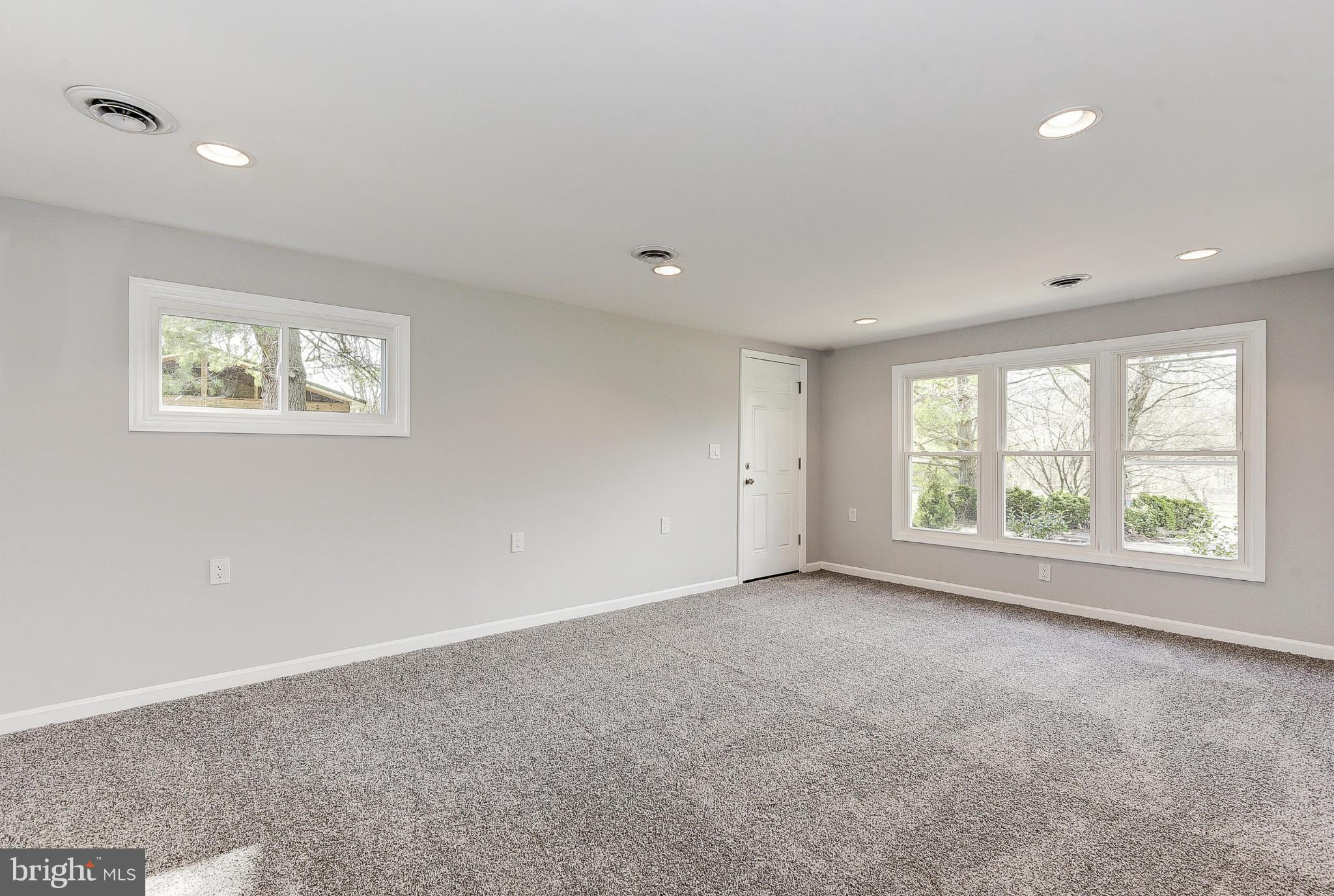 21901 Big Woods Road Dickerson, MD 20842 - Photo 14 of 27 Family Room