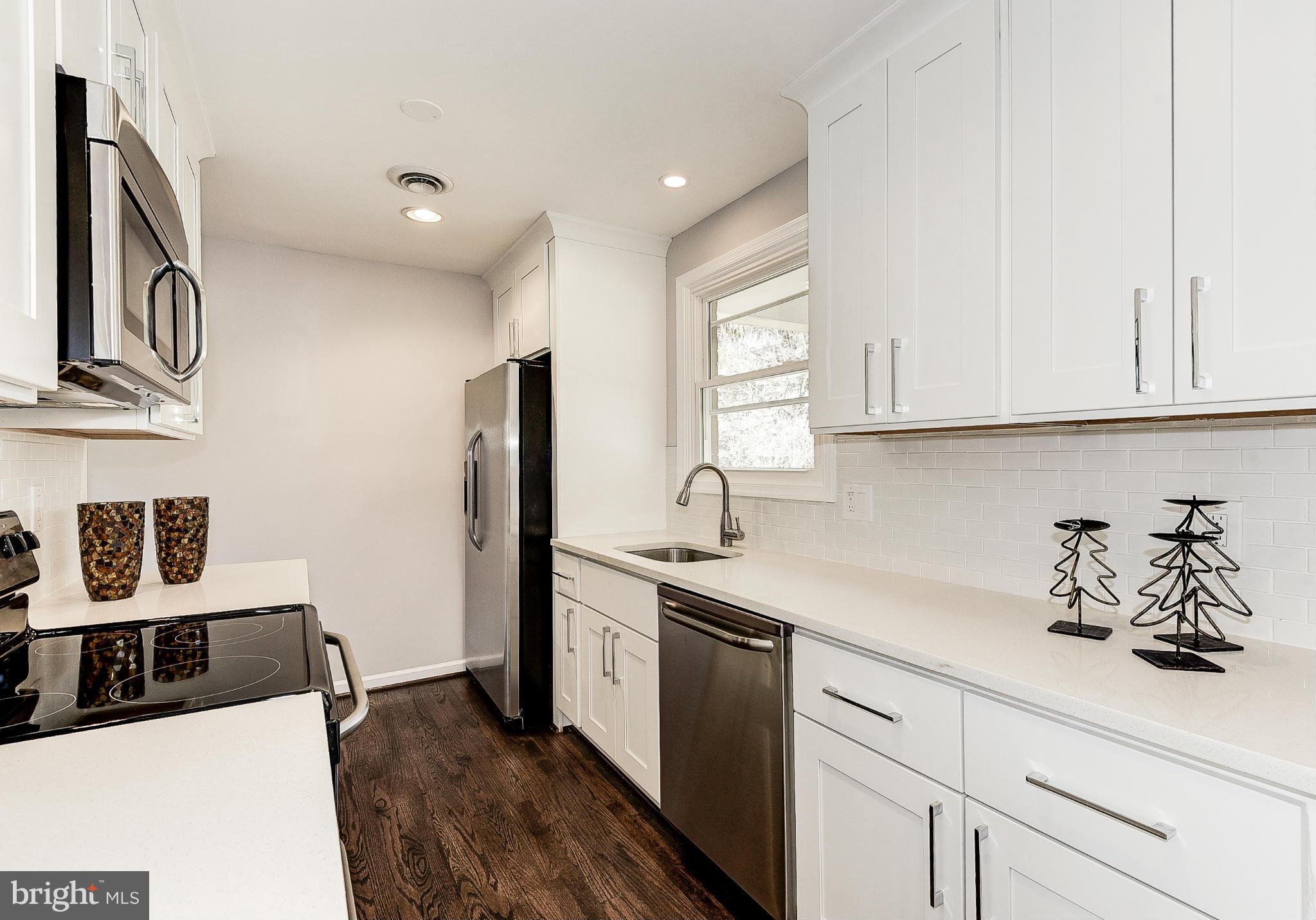 21901 Big Woods Road Dickerson, MD 20842 - Photo 10 of 27 Kitchen