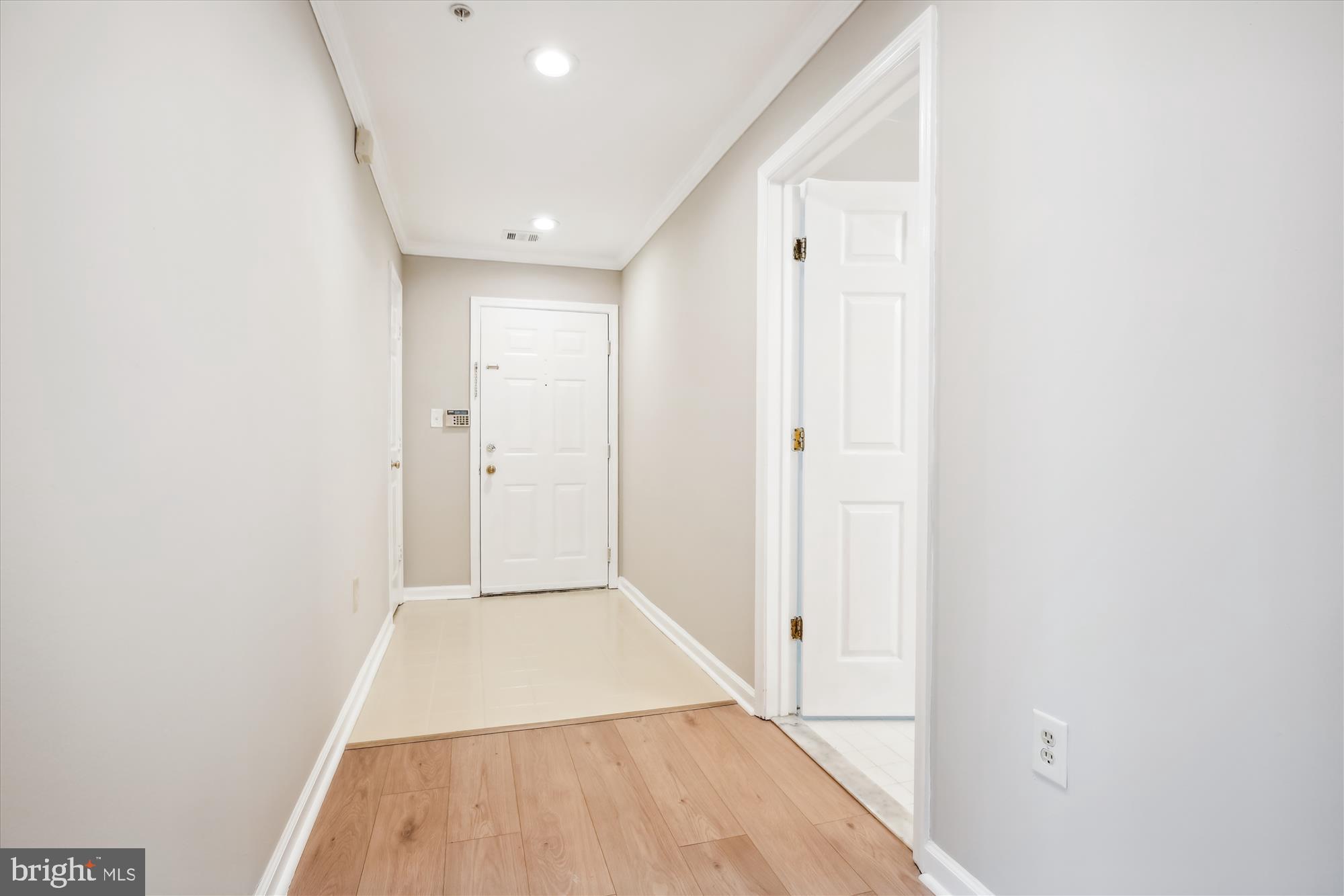 137 Timberbrook Lane, Unit T2 Gaithersburg, MD 20878 - Photo 20 of 54 Entry