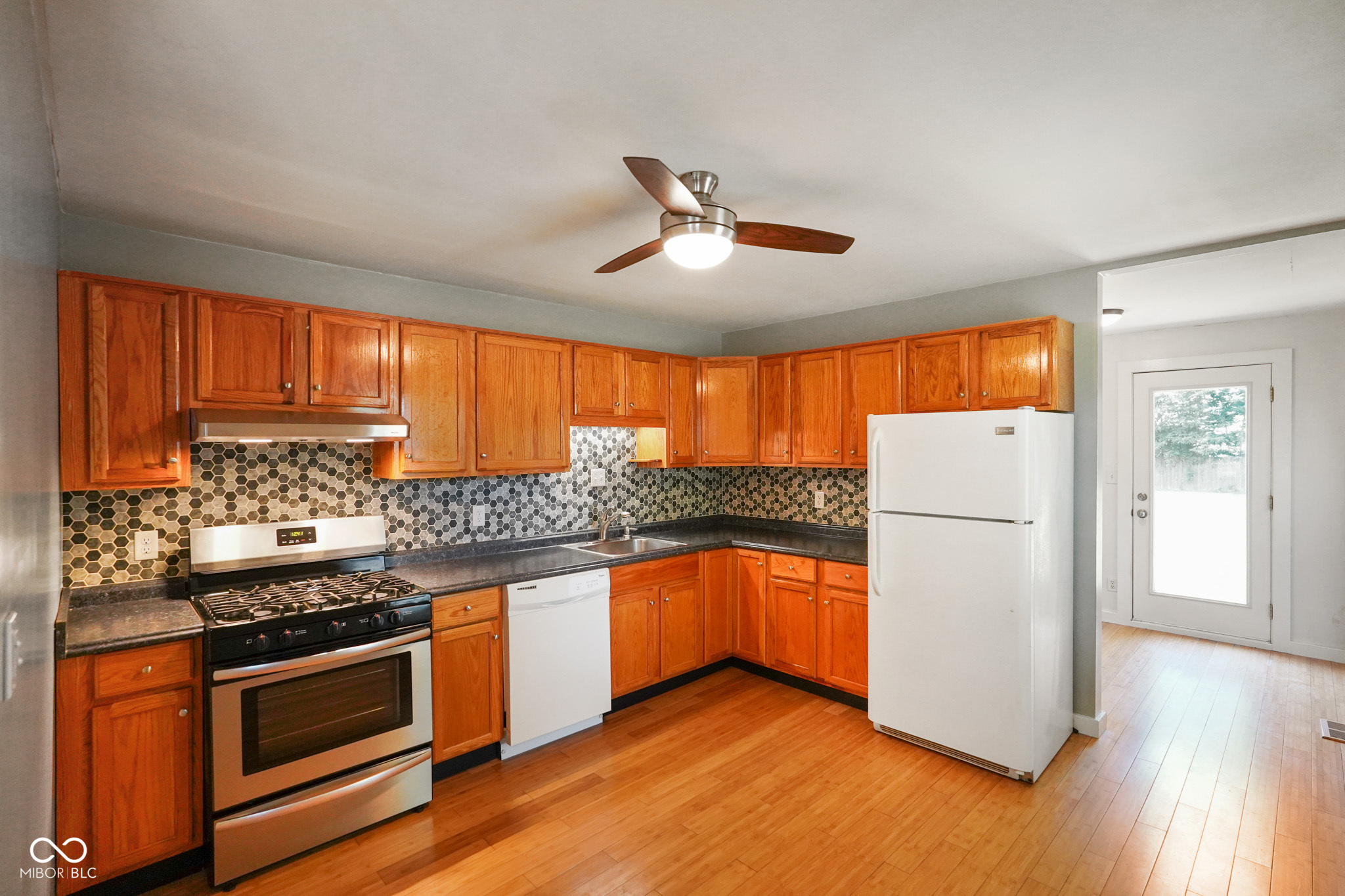 1532 Beam Road Columbus, IN 47201 - Photo 4 of 38 Gallery Image 4