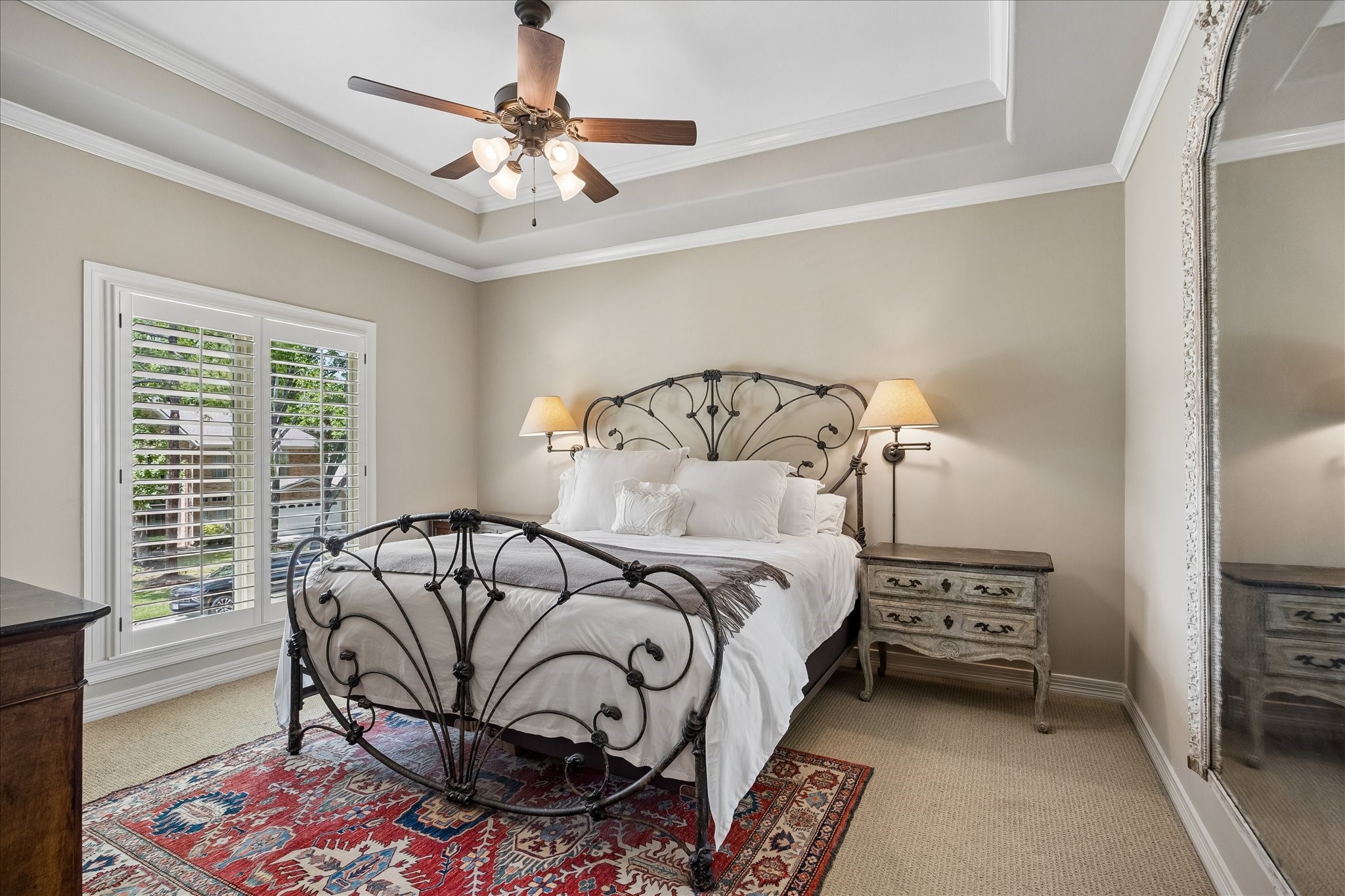 802 Anderson Street Bellaire, TX 77401 - Photo 26 of 36 This is the 4th upstairs bedroom.