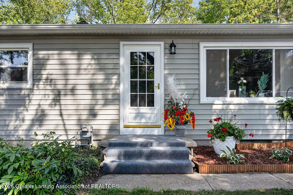 5729 Hilliard Road Lansing, MI 48911 - Photo 4 of 44 4