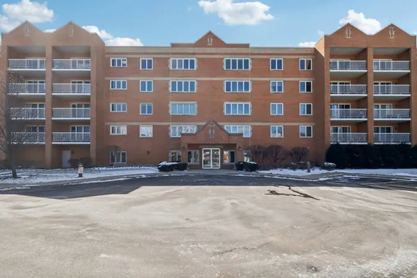 $360,000 | 7450 North Waukegan Road, Unit 505, Niles, IL 60714