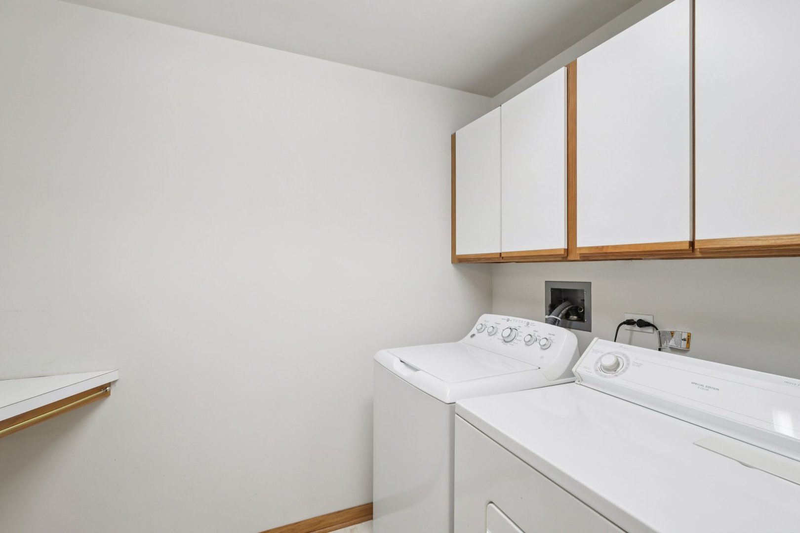 7450 North Waukegan Road, Unit 505 Niles, IL 60714 - Photo 24 of 30 a utility room with dryer and washer