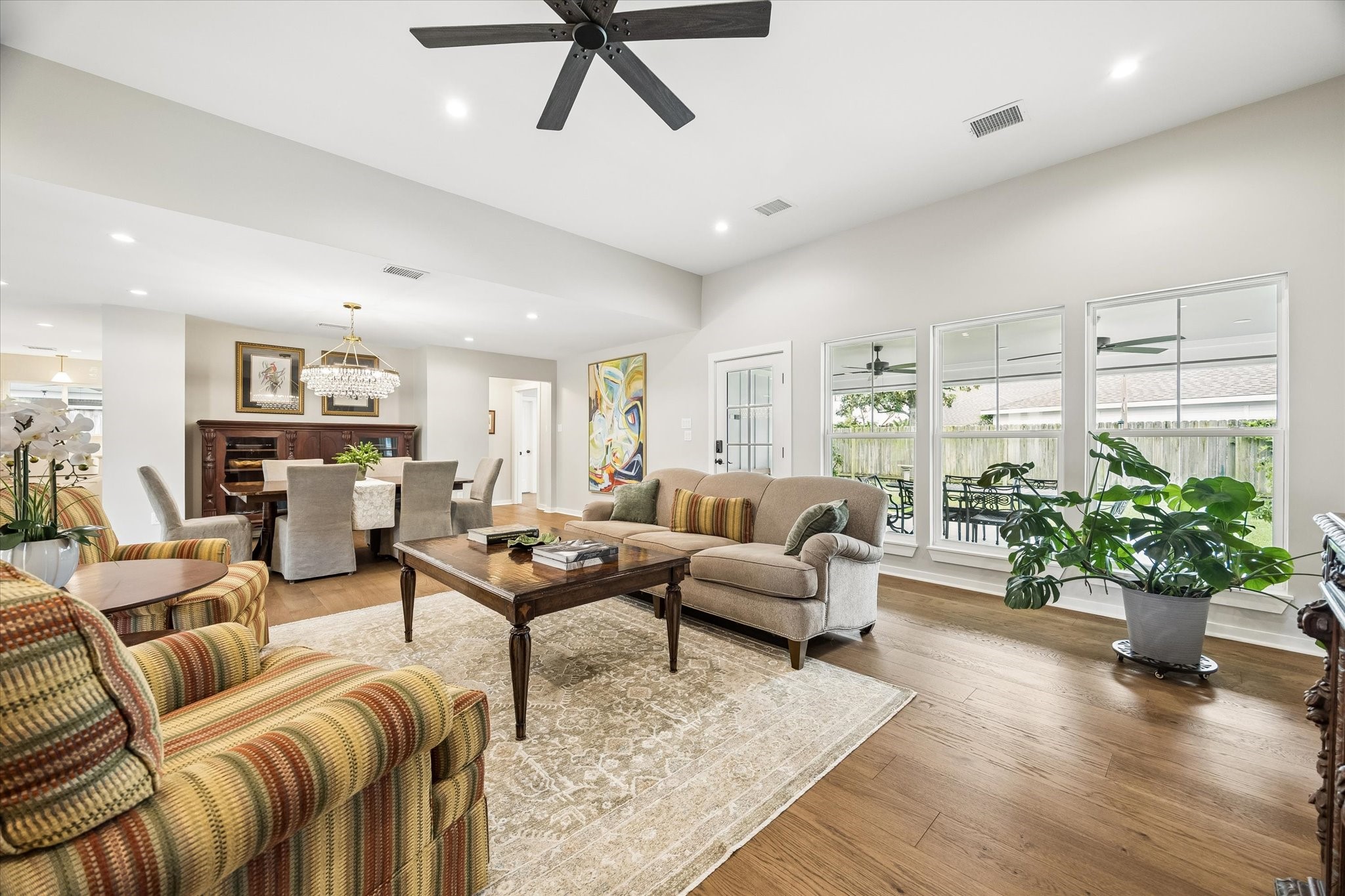 1059 Candlelight Lane Houston, TX 77018 - Photo 12 of 35 a living room with furniture potted plant and kitchen view