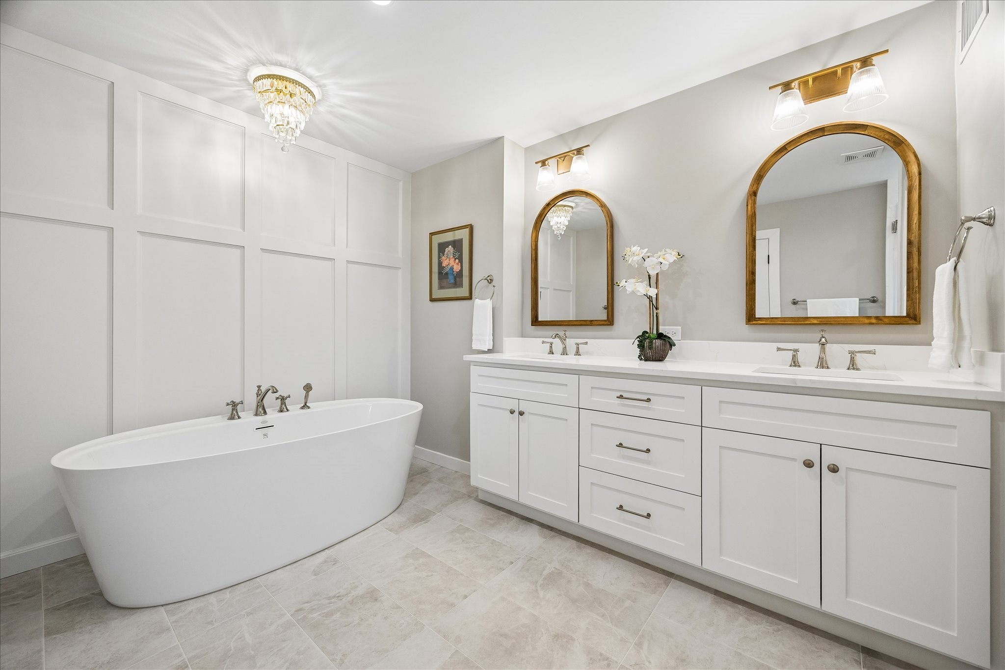 1059 Candlelight Lane Houston, TX 77018 - Photo 18 of 35 a bathroom with a double vanity sink mirror and bathtub