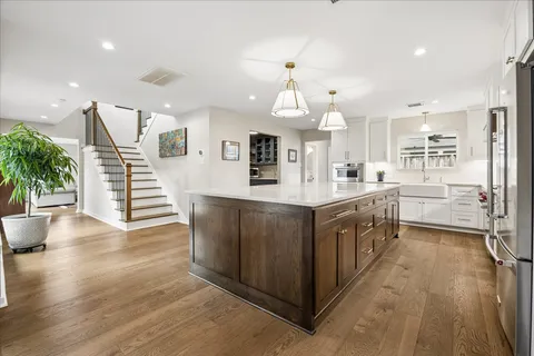 $1,445,000 | 1059 Candlelight Lane, Houston, TX 77018