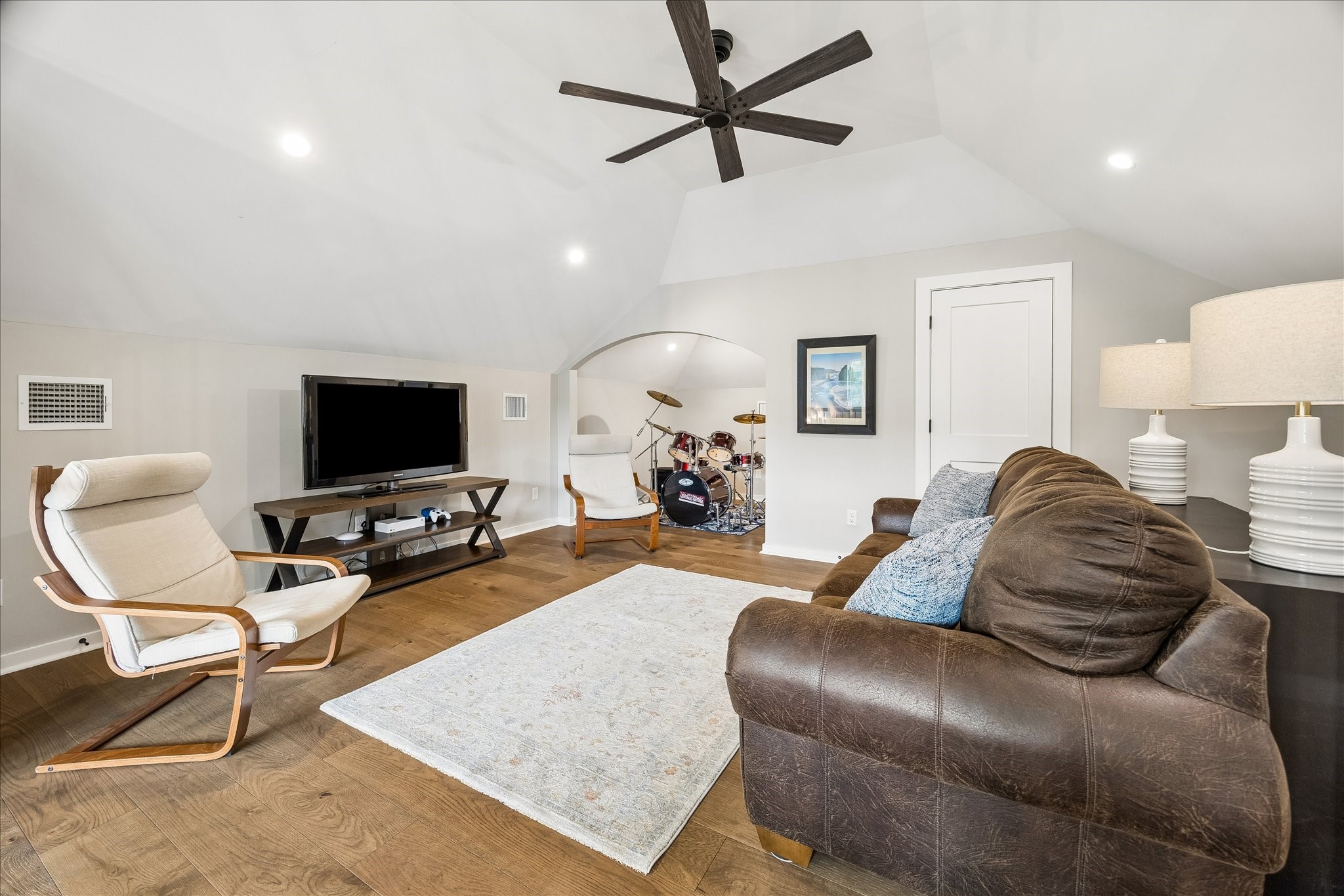 1059 Candlelight Lane Houston, TX 77018 - Photo 23 of 35 a living room with furniture a flat screen tv and a table