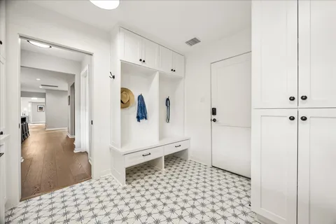 $1,445,000 | 1059 Candlelight Lane, Houston, TX 77018