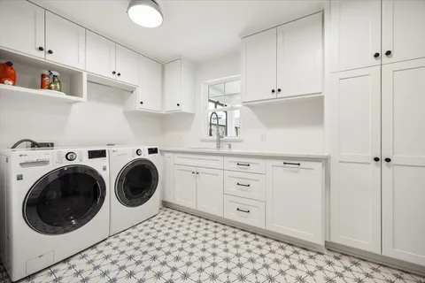 $1,445,000 | 1059 Candlelight Lane, Houston, TX 77018