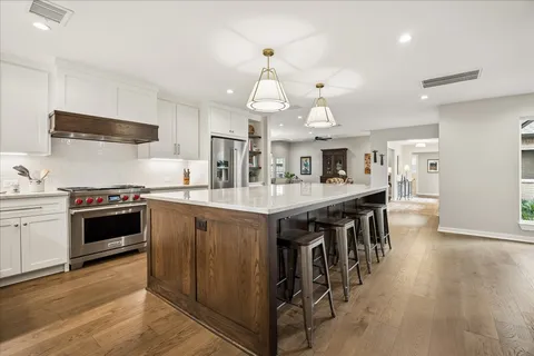 $1,445,000 | 1059 Candlelight Lane, Houston, TX 77018