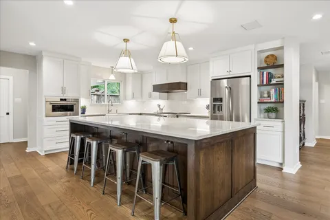 $1,445,000 | 1059 Candlelight Lane, Houston, TX 77018