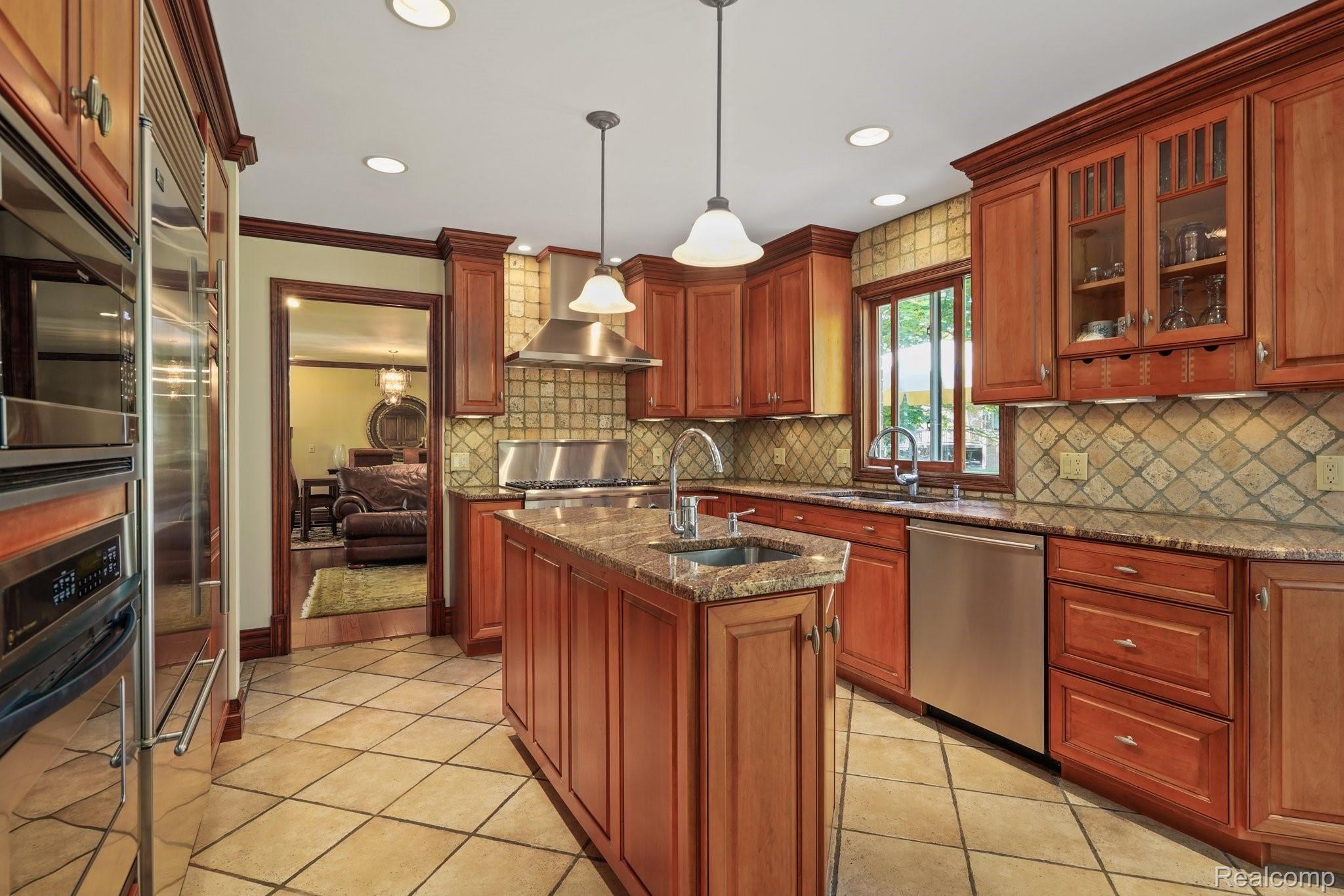 1026 Springwood Lane Rochester, MI 48309 - Photo 10 of 33 21-web-or-mls-1026 Springwood Lane Rochester Hills20.jpg