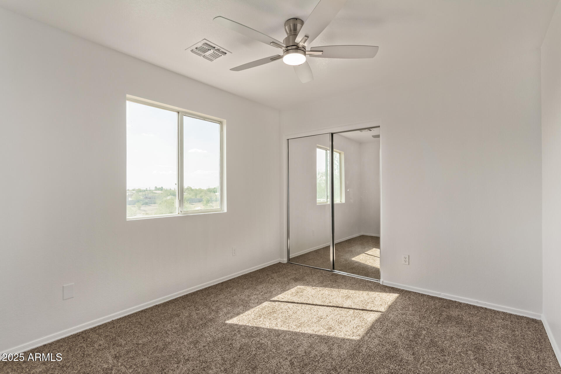 1401 East Bloch Road Phoenix, AZ 85040 - Photo 34 of 42 a view of an empty room with a window