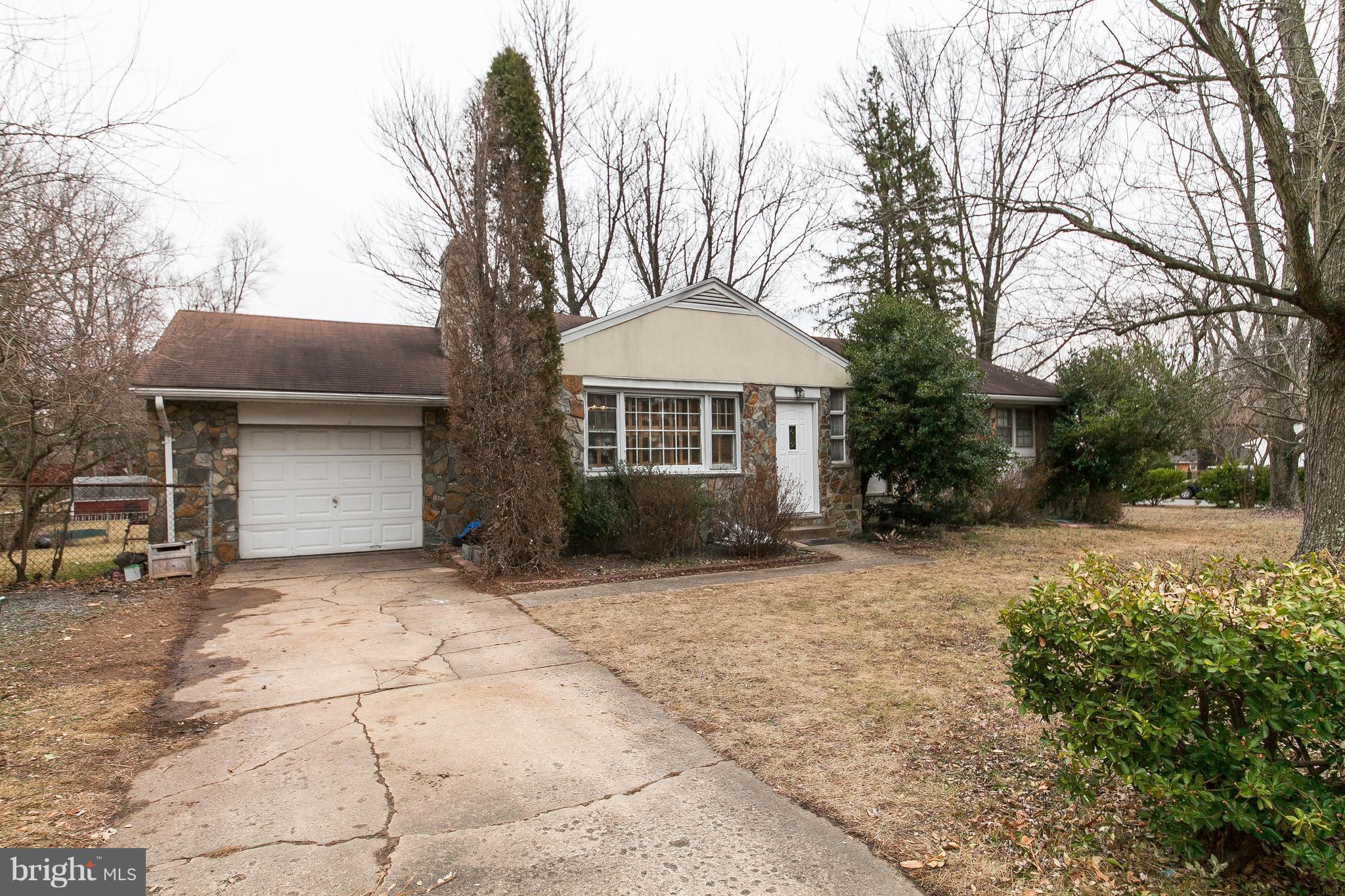 5021 Ox Road Fairfax, VA 22032 - Photo 2 of 30 One Car Garage