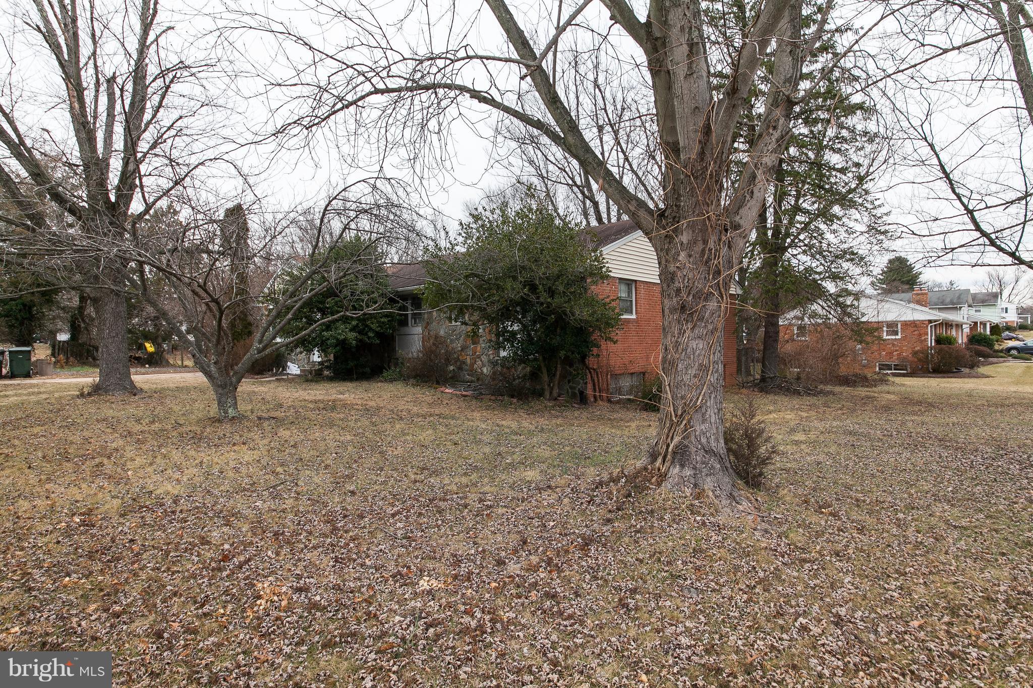 5021 Ox Road Fairfax, VA 22032 - Photo 3 of 30 Sought after Location across from Country Club!