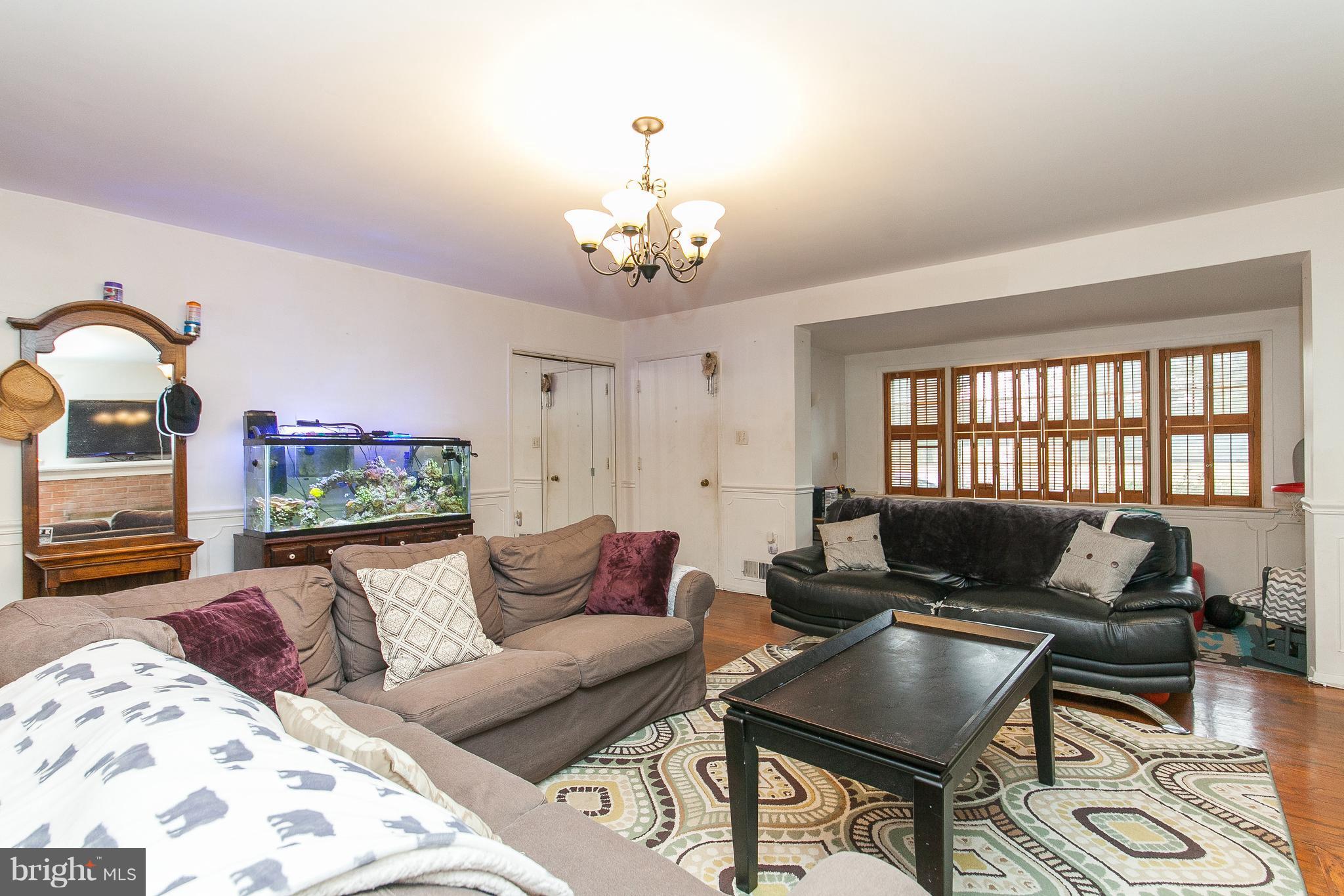 5021 Ox Road Fairfax, VA 22032 - Photo 7 of 30 Spacious Family Room