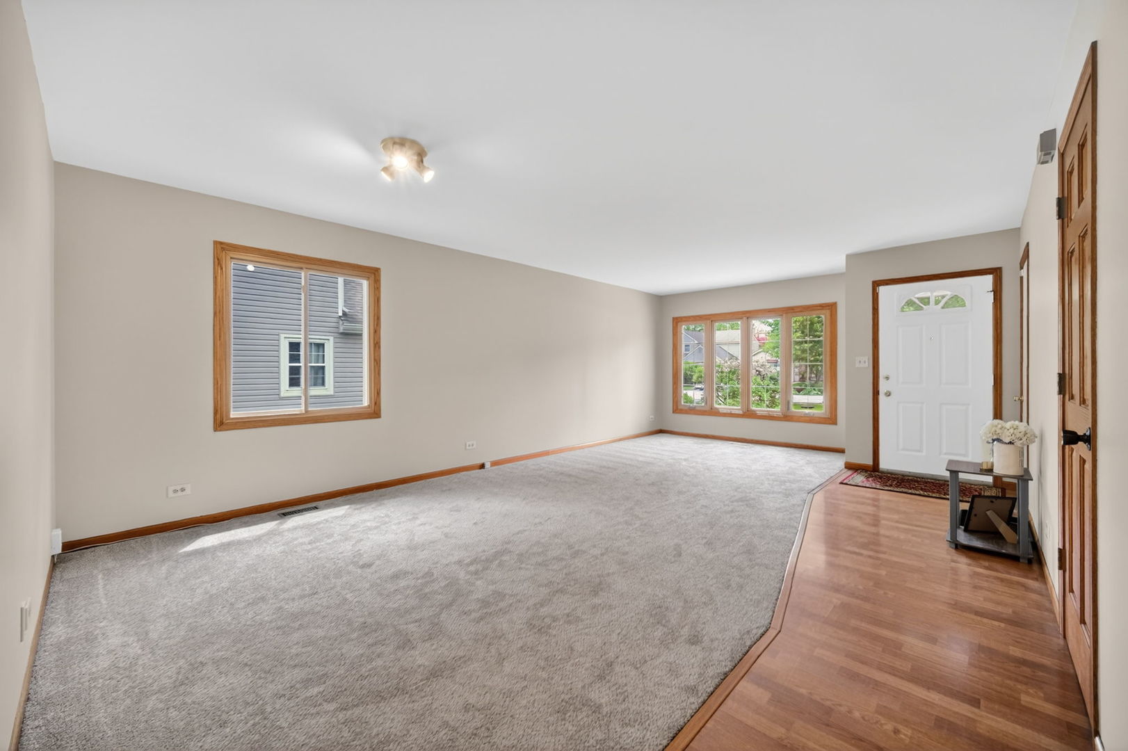 S075 Pleasant Hill Road Wheaton, IL 60187 - Photo 4 of 31