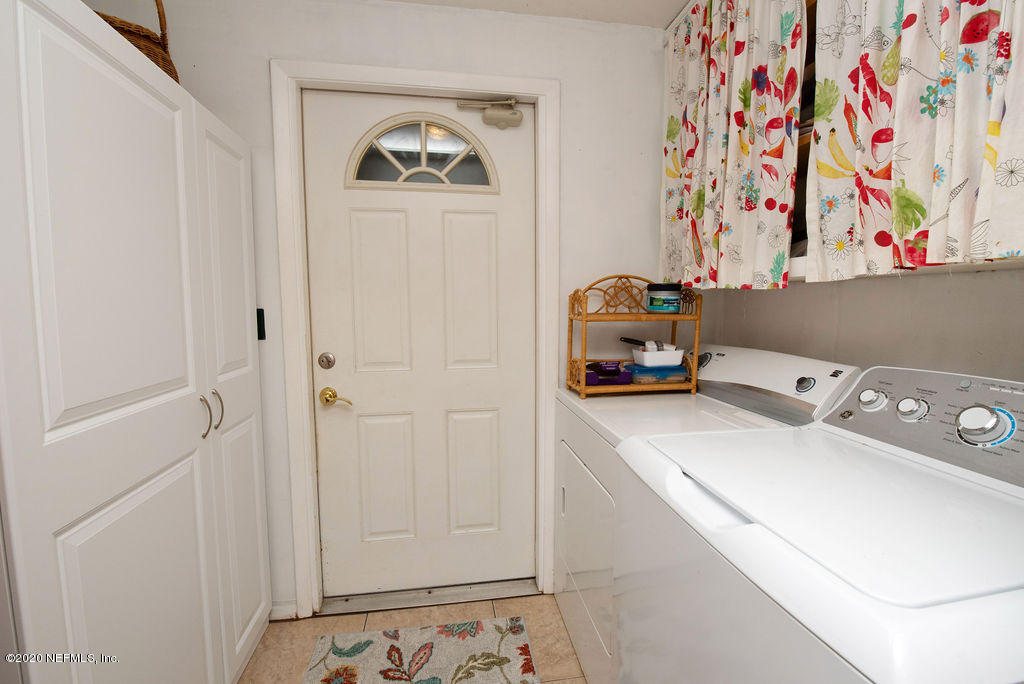 843 Viscaya Boulevard St. Augustine, FL 32086 - Photo 28 of 33 a room with a baby bed and a couch