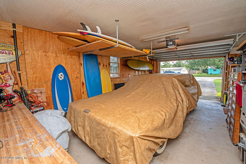 843 Viscaya Boulevard St. Augustine, FL 32086 - Photo 30 of 33 a bed sitting in a room next to a window