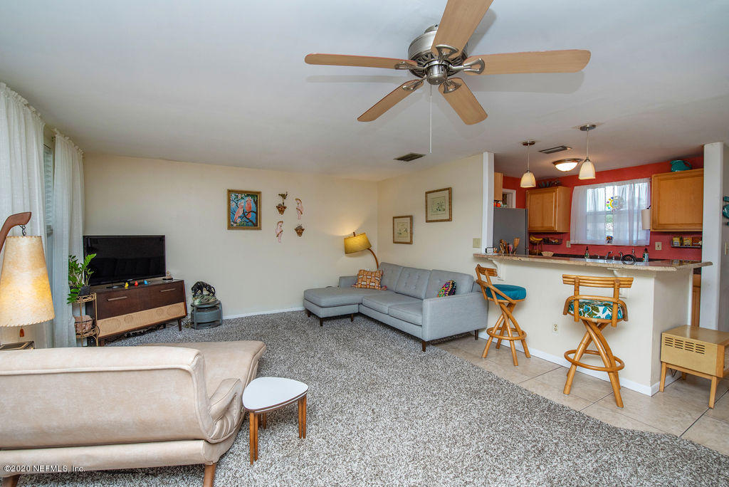 843 Viscaya Boulevard St. Augustine, FL 32086 - Photo 6 of 33 a living room with furniture and a flat screen tv