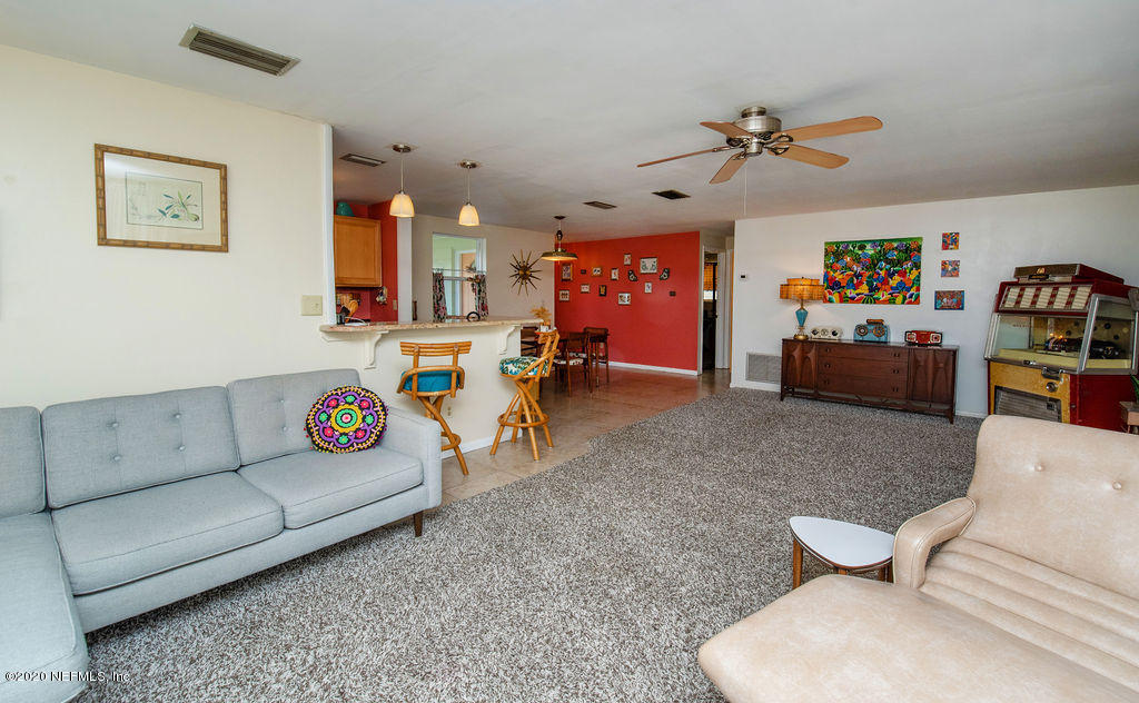 843 Viscaya Boulevard St. Augustine, FL 32086 - Photo 7 of 33 a living room with furniture and a couch
