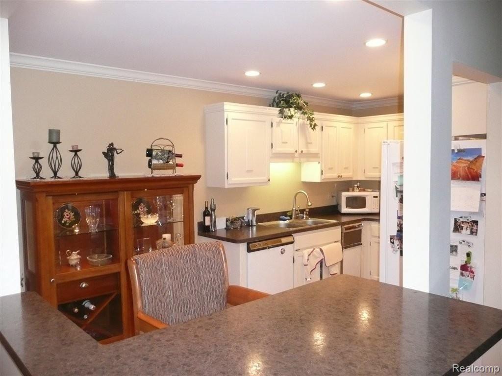 1389 Paddle Wheel Lane, Unit 52 Rochester, MI 48306 - Photo 9 of 10 P1020373.JPG