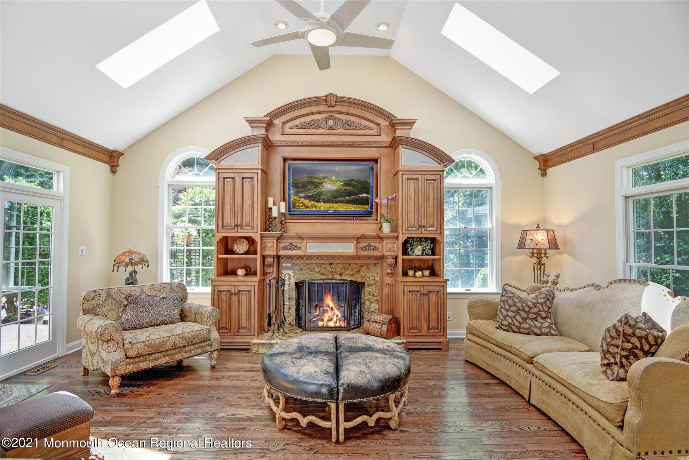 239 Yellowknife Road Morganville, NJ 07751 - Photo 16 of 44 16-Great Room
