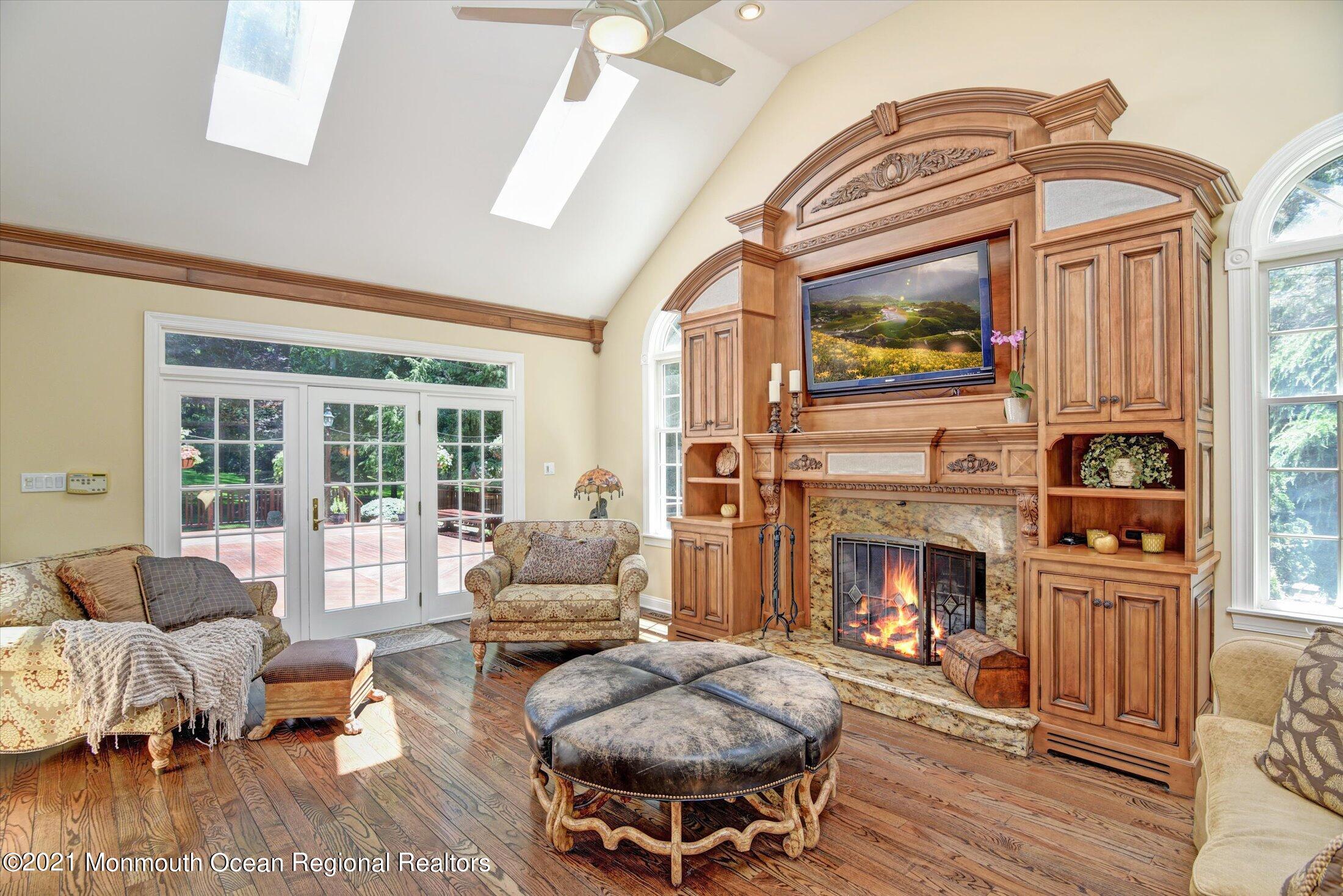 239 Yellowknife Road Morganville, NJ 07751 - Photo 17 of 44 17-Great Room