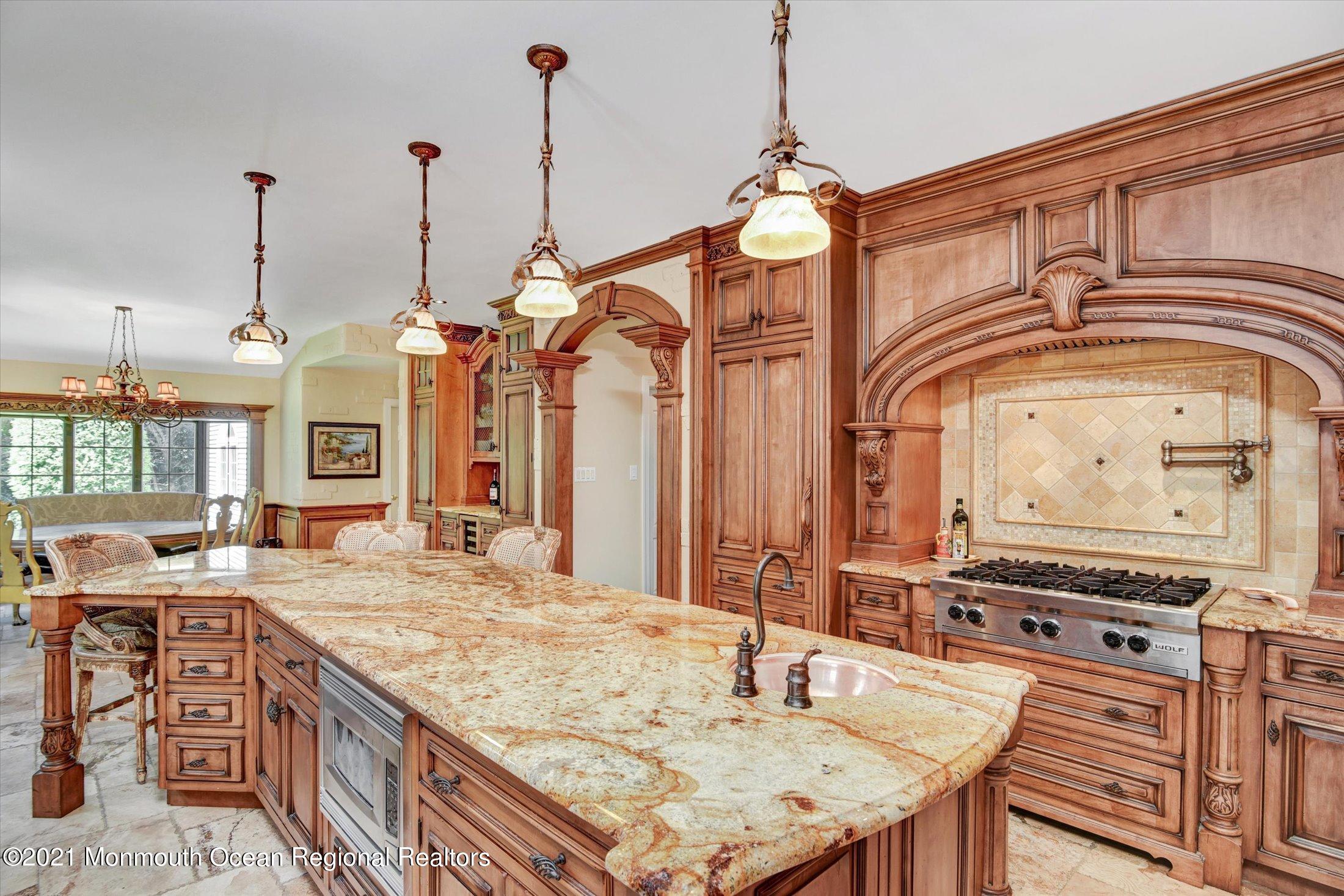 239 Yellowknife Road Morganville, NJ 07751 - Photo 22 of 44 22-Kitchen