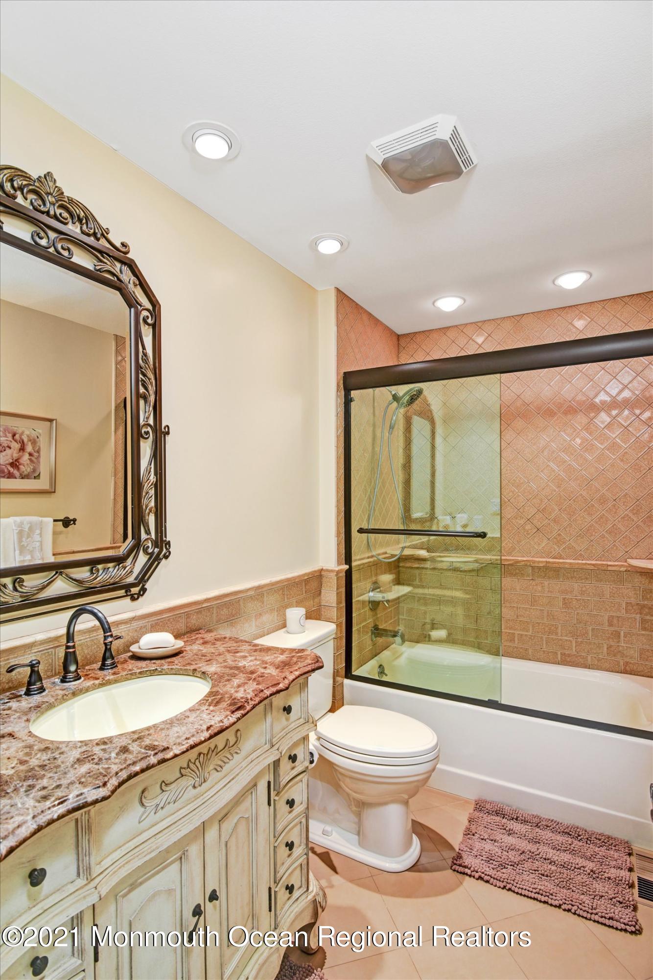 239 Yellowknife Road Morganville, NJ 07751 - Photo 27 of 44 27-Bathroom