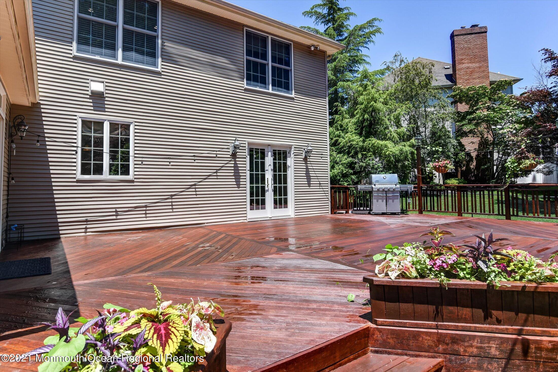 239 Yellowknife Road Morganville, NJ 07751 - Photo 39 of 44 39-Deck
