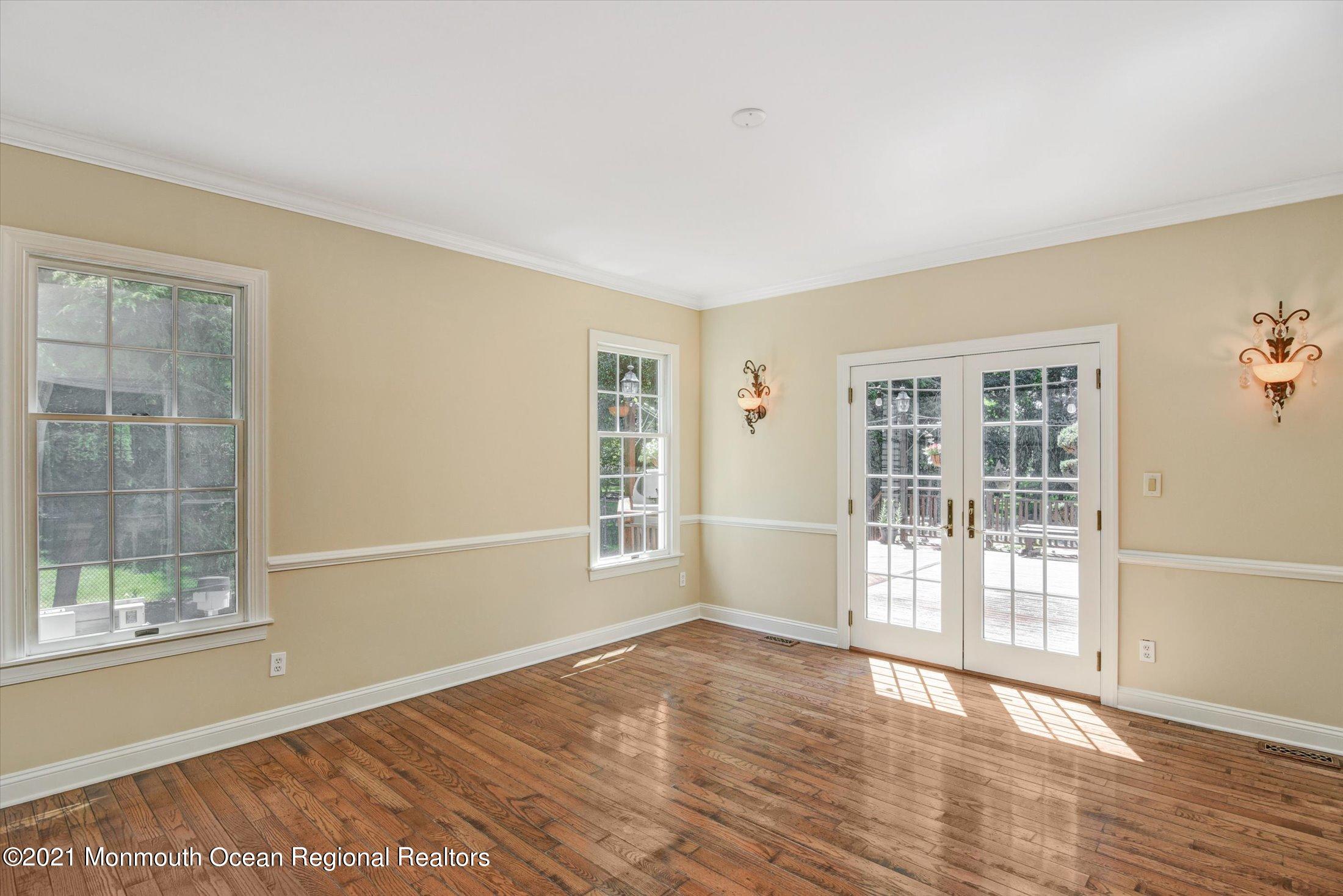 239 Yellowknife Road Morganville, NJ 07751 - Photo 9 of 44 09-Dining Room
