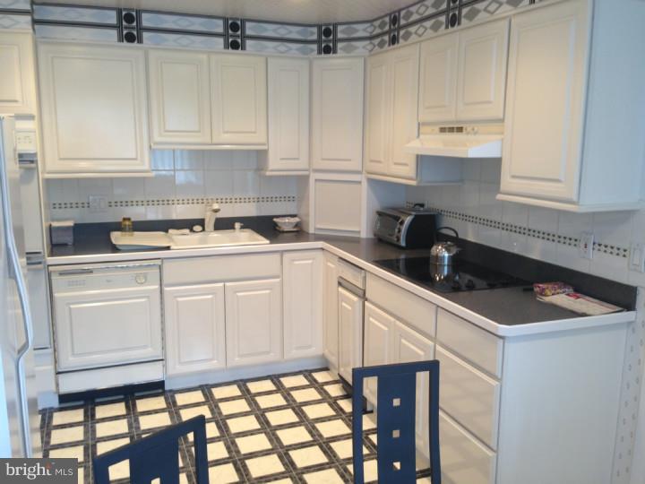9710 Chapel Road Philadelphia, PA 19115 - Photo 4 of 17