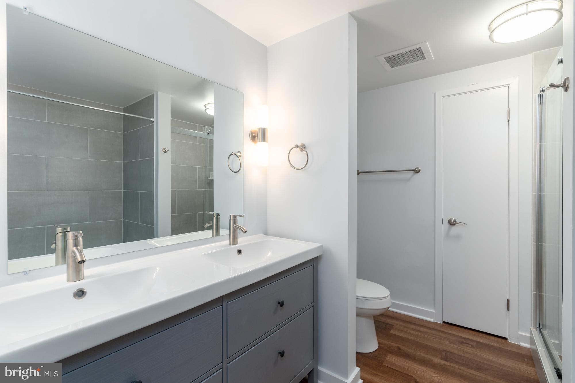 11500 Fairway Drive, Unit 401 Reston, VA 20190 - Photo 31 of 36 Primary en suite - double vanity, shower and tub