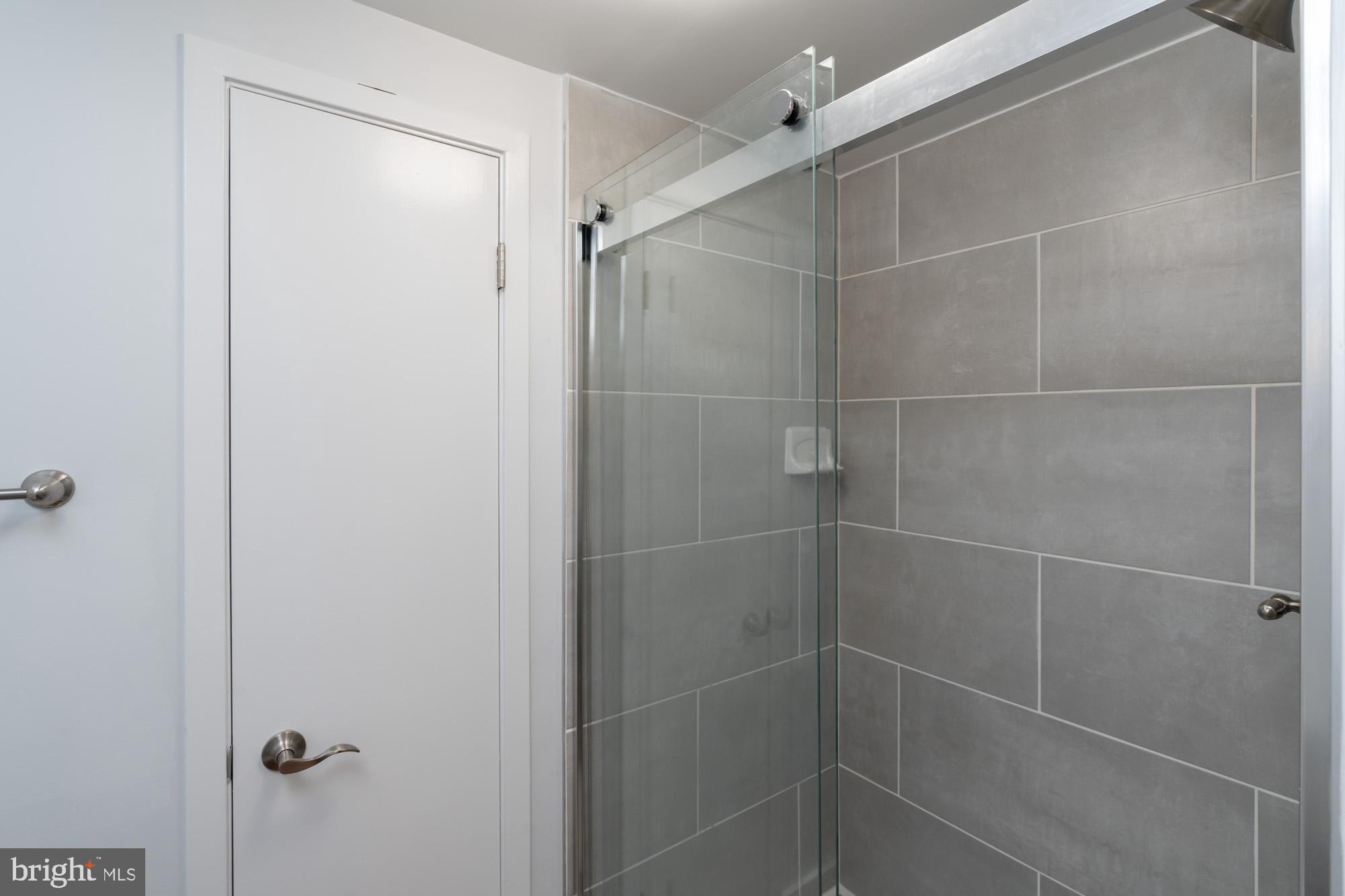 11500 Fairway Drive, Unit 401 Reston, VA 20190 - Photo 32 of 36 Shower with sliding shower glass