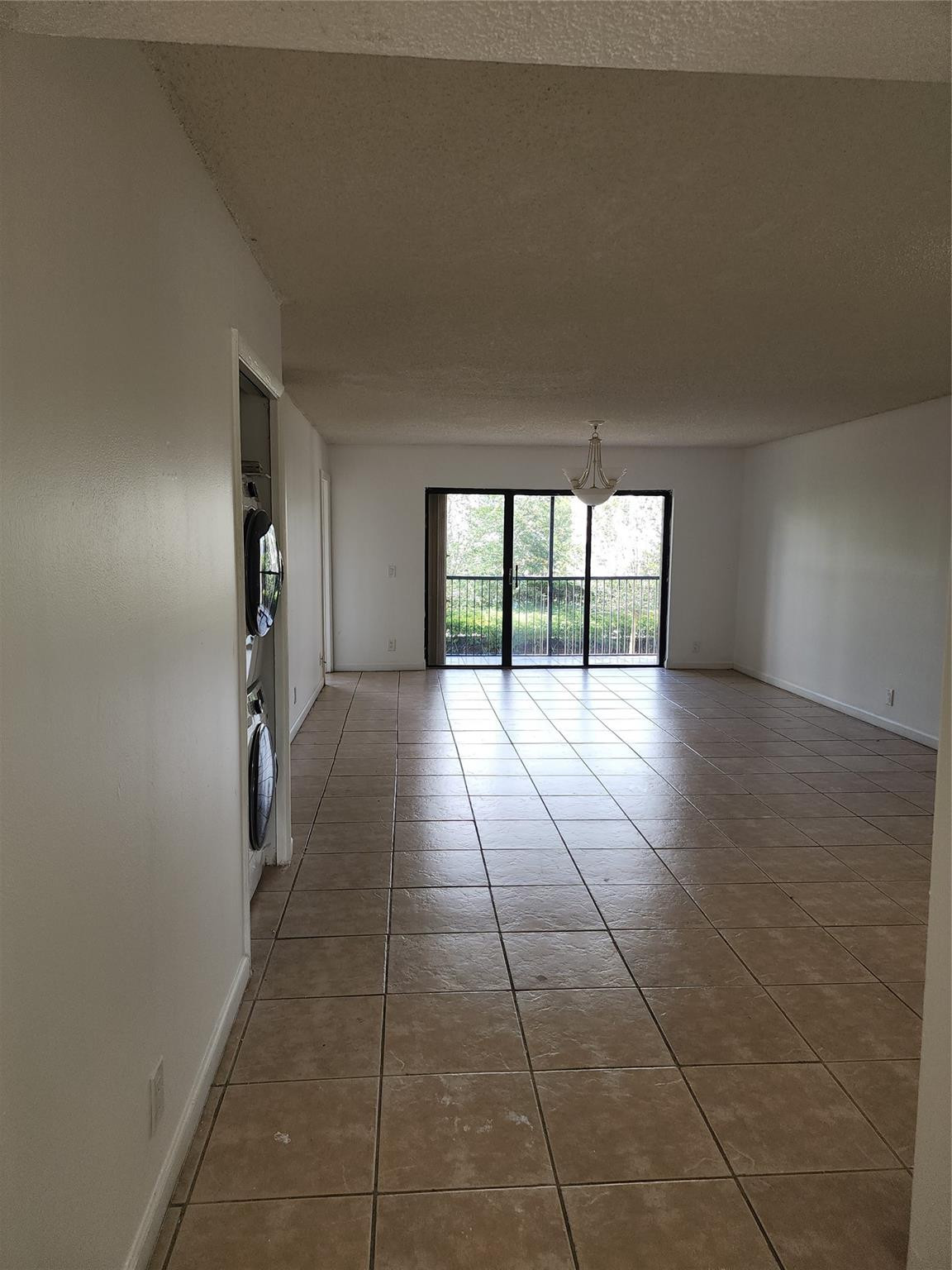 390 Racquet Club Road, Unit 204 Weston, FL 33326 - Photo 5 of 9 Photo 5