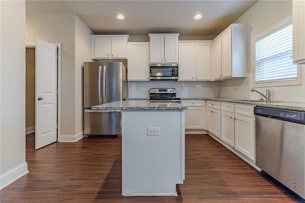 395 Dublin Way Dallas, GA 30132 - Photo 2 of 37