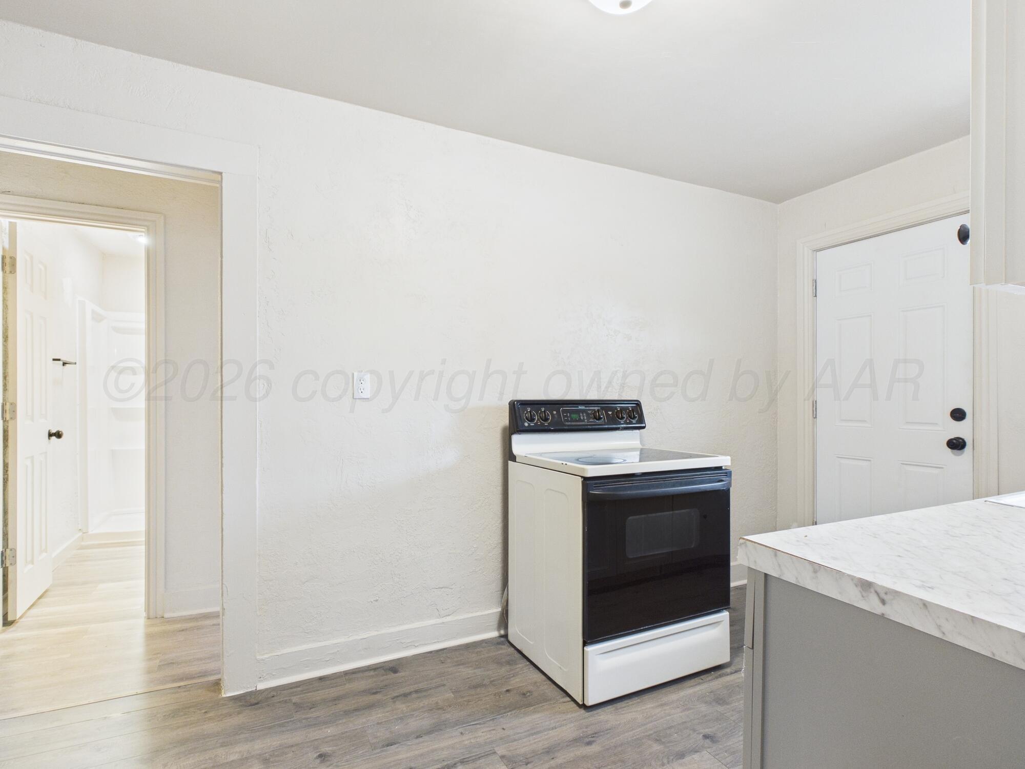 1111 Southwest 13th Avenue Amarillo, TX 79102 - Photo 5 of 20 a utility room with dryer and washer