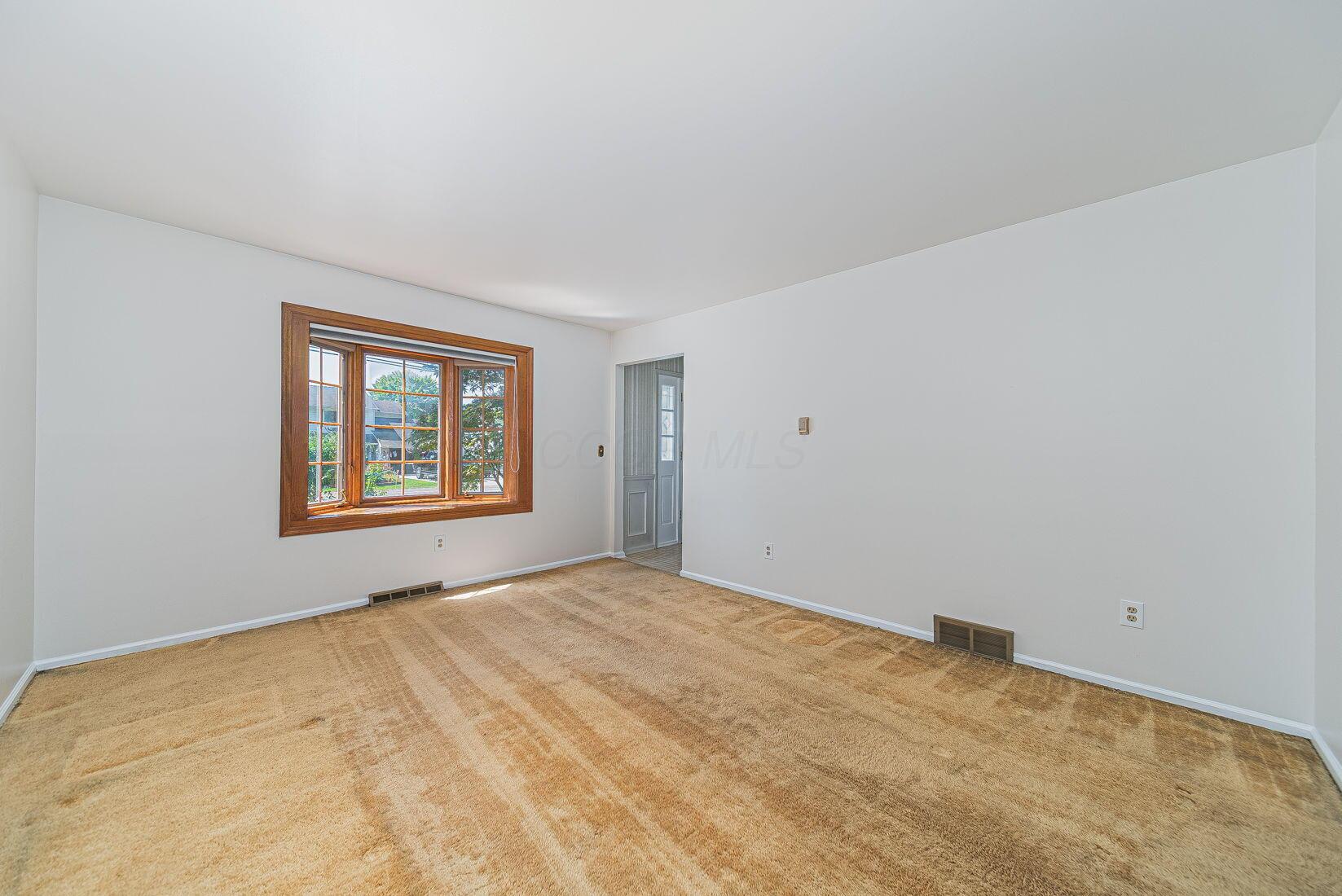1482 Francisco Road Columbus, OH 43220 - Photo 20 of 46 Living Room