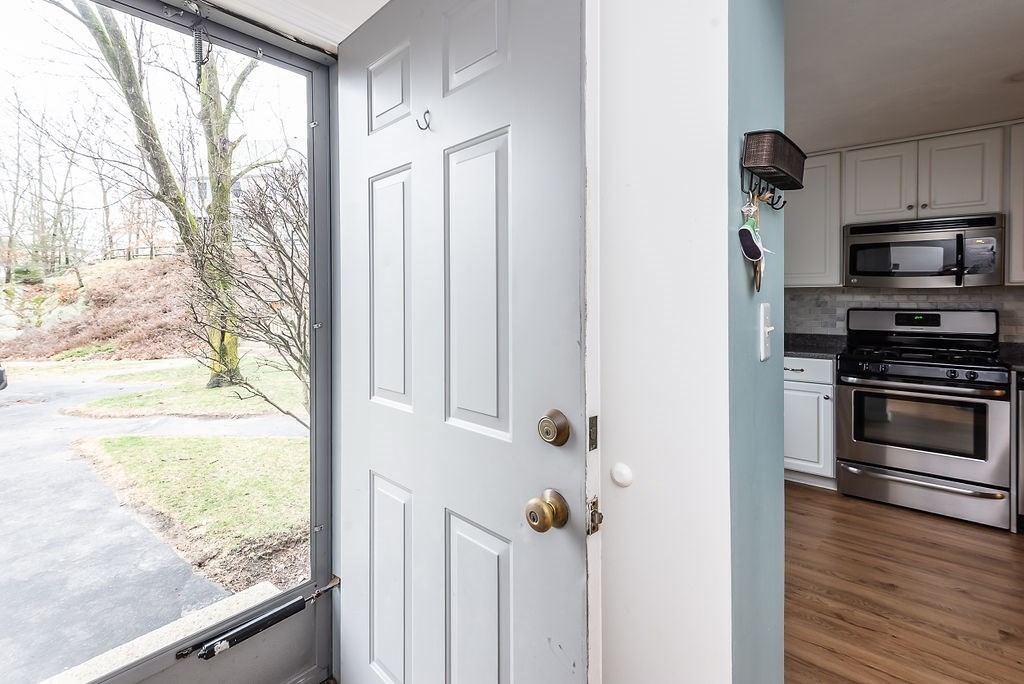 6 Oak Ridge Drive, Unit 2 Maynard, MA 01754 - Photo 3 of 38