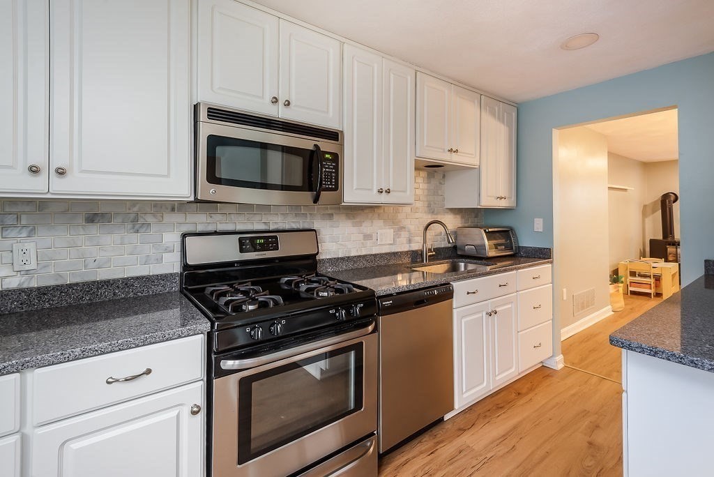 6 Oak Ridge Drive, Unit 2 Maynard, MA 01754 - Photo 4 of 38