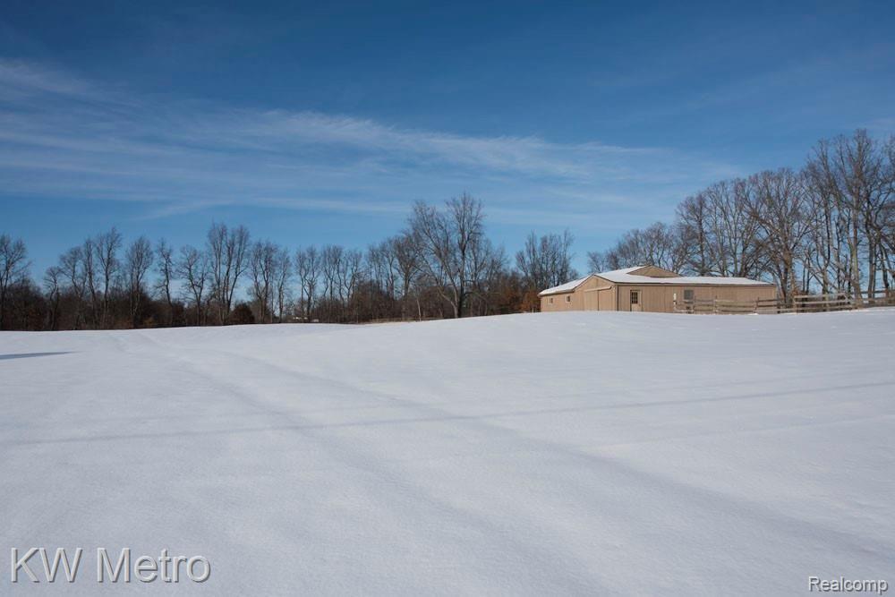 9220 Kier Road Holly, MI 48442 - Photo 9 of 35 Barn
