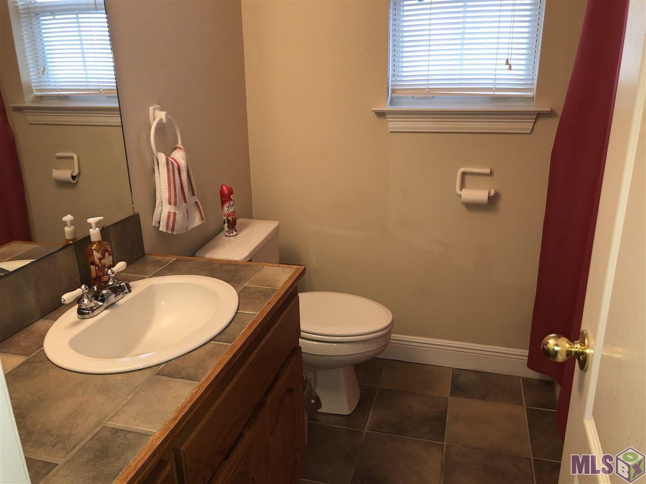 11756 Brown Road Denham Springs, LA 70726 - Photo 12 of 36 Guest Bath